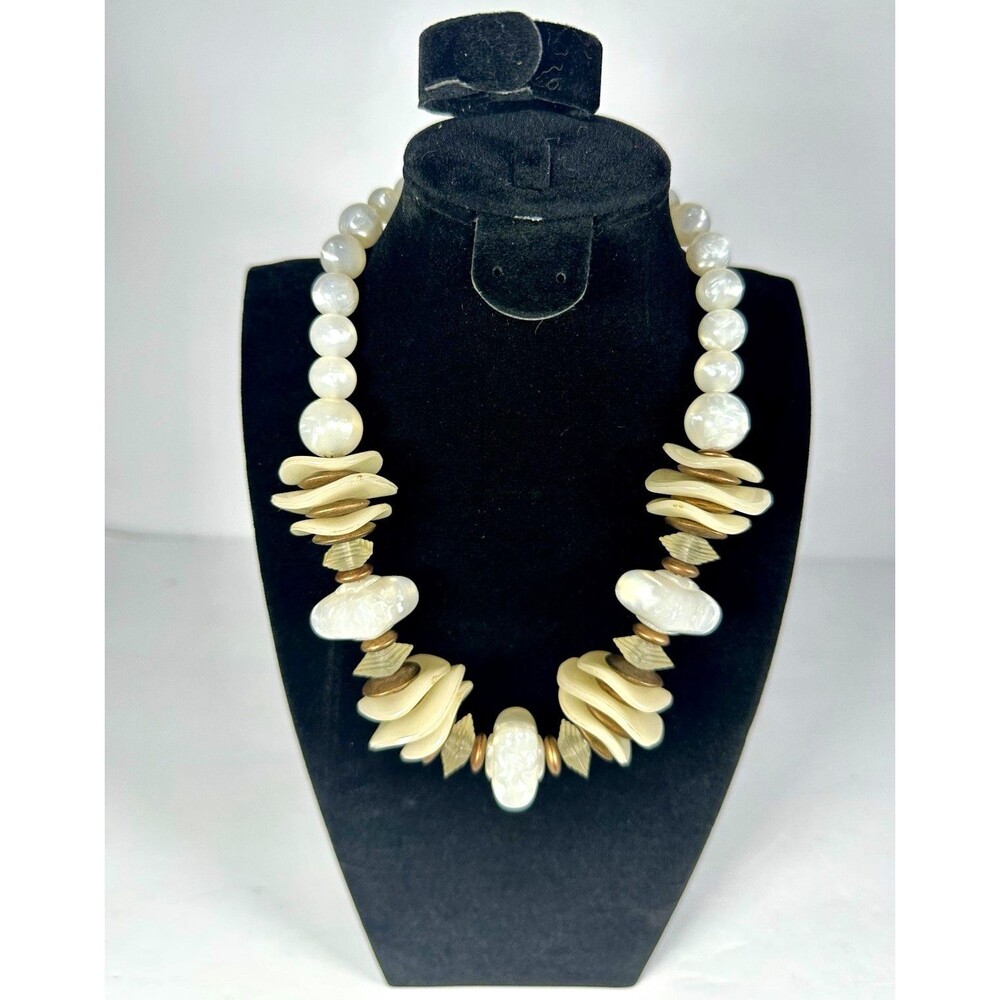 White Statement Beaded Necklace Shell & Wood Beads Lobster Clasp 18"
